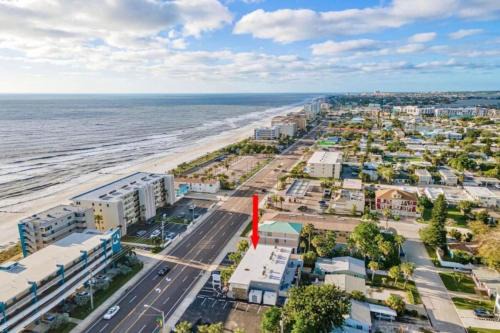 Madeira Beach Apartment | Sunset Beach Suites at Madeira Beach! Steps to Beach & Restaurants! - Suite 8