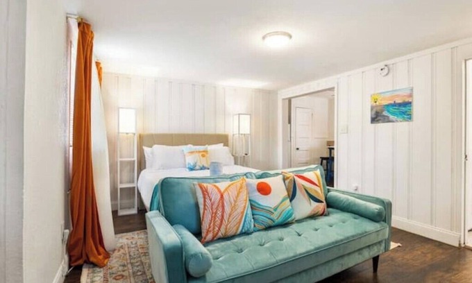 Historic Uptown Apartment | Sunset Citrus Studio