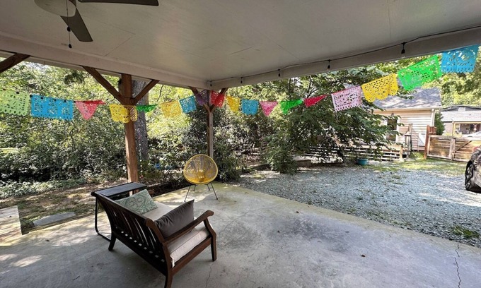 Durham House | Sunset Cottage >2 miles from Duke
