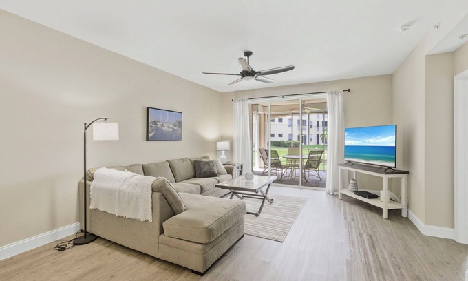 Tropical Cove Condo | Sunset Cove at Lexington CC Lake Village