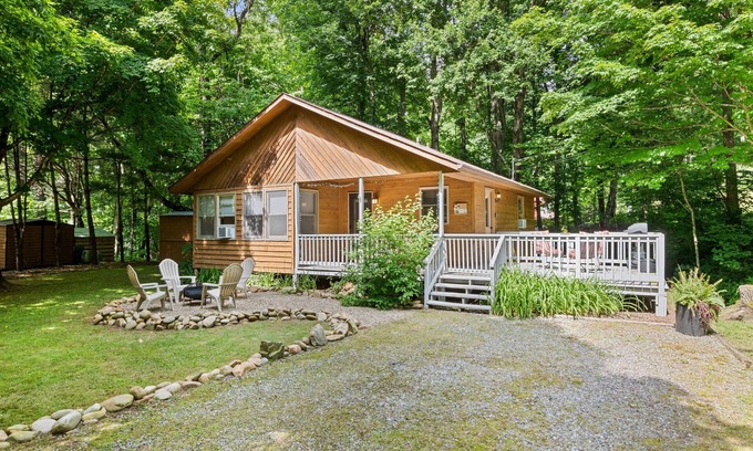 Maggie Valley Cabin | Sunset Creek, Pets Welcome, Motorcycle Friendly, Creek-Front