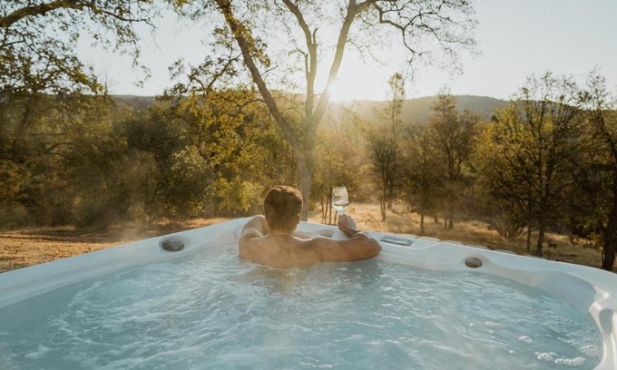 Oakhurst Villa | Sunset Glow Hidden Meadow BBQ HotTub by Casa Oso