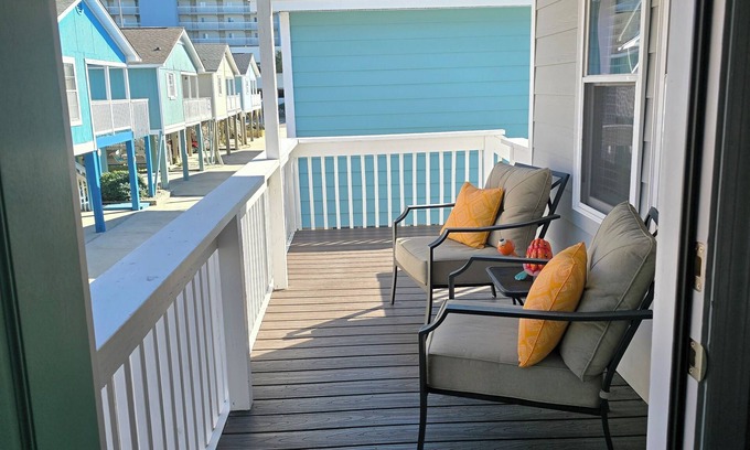 Garden City Cottage | Sunset Hideaway! Charming 2 bedroom cottage with pool in amazing Murrells Inlet