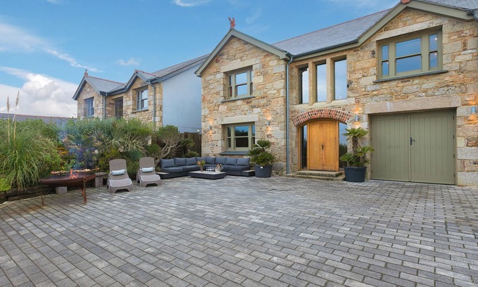Botallack House | SUNSET HOUSE, pet friendly, character holiday cottage in St Just
