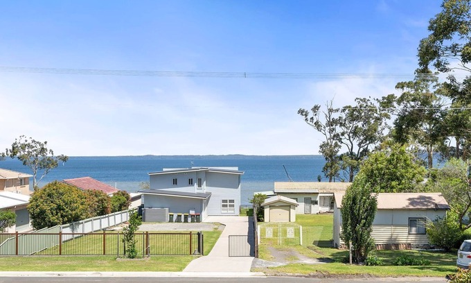 St. Georges Basin House | Sunset on Loralyn - St Georges Basin