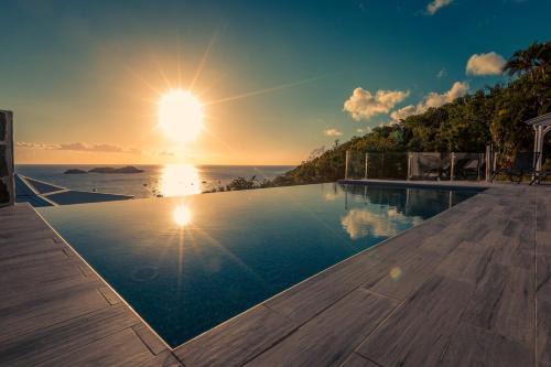 Malendure Villa | Sunset Palm - Villa Créole avec piscine face au coucher de soleil et à la réserve Cousteau