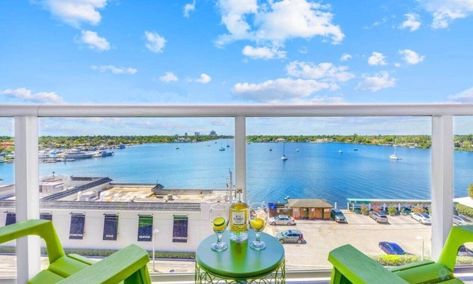 Hollywood Apartment | Sunset Relaxation |Modern Apartment| Pool| Gym