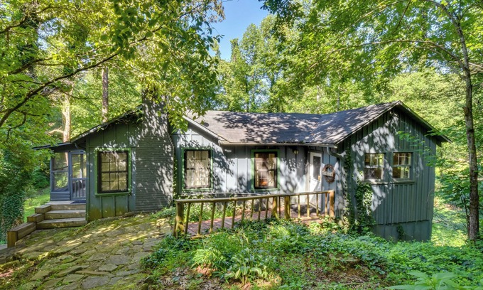 Rocky Bottom Cottage | Sunset Rental Cottage Near Table Rock State Park!