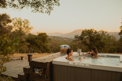 Ahwahnee Villa | Sunset Site Boulder Bliss HotTub by Casa Oso
