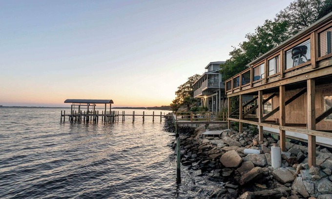 Fort Walton Beach - Destin House | Sunset Stay | Waterfront, Dolphins, Arcade, & Dock