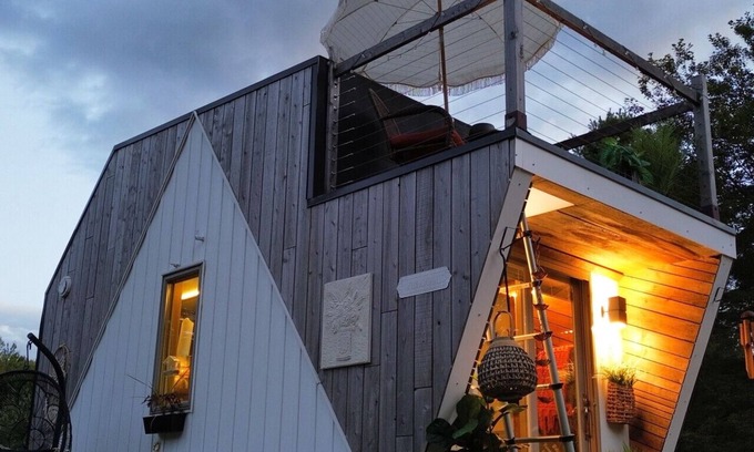 Gilmanton House | Sunset Tiny Retreat - A Peaceful Getaway