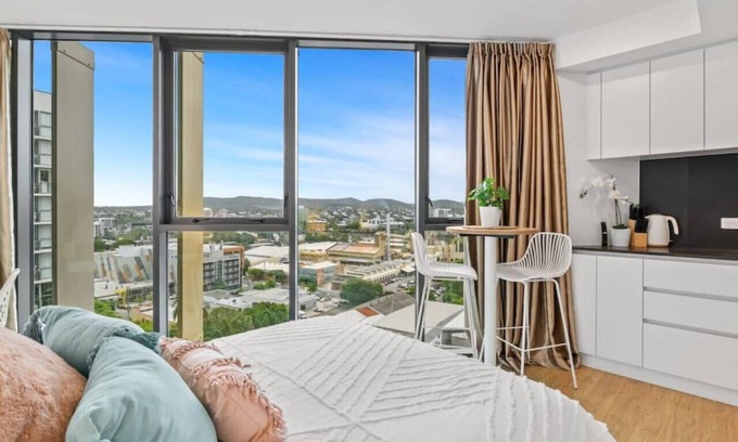 South Brisbane Apartment | Sunset Views From Our Cute and Clean Studio