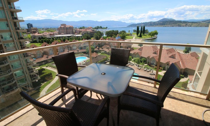 North End Condo | Sunset Waterfront 902