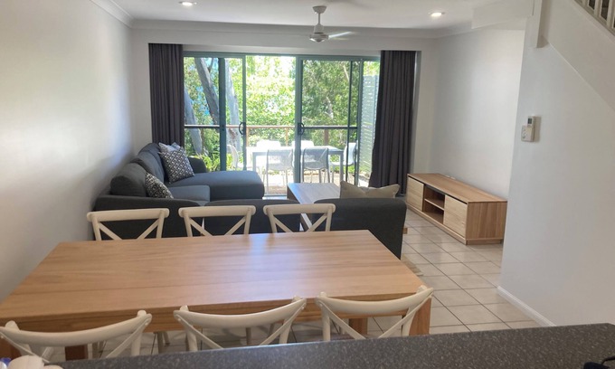 Hamilton Island House | Sunset Waters 17 comes with a Buggy