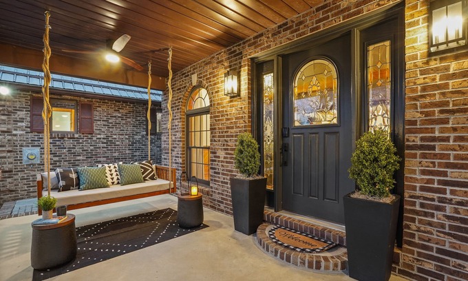Laurelville House | SunsetViews-PetsOK-Daybed-EpicGameroom-Hottub