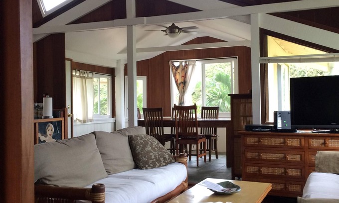 Pupukea House | SUNSETYARDS on Sunset Pt Open April 2026 for 30 days or more/3 guests