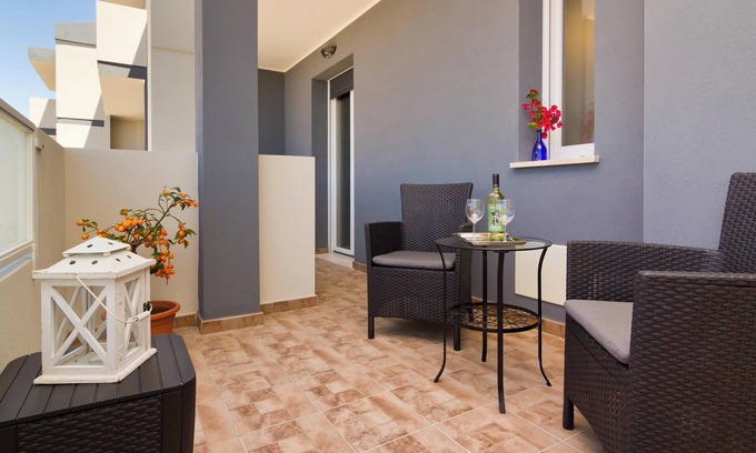 Quartu Sant'Elena Apartment | Sunshine apartment with WLAN, air conditioning and terrace; parking spaces available