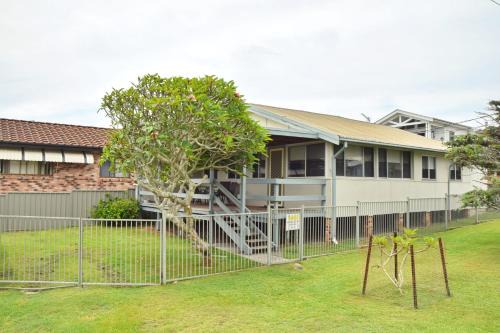 South West Rocks House | Sunshine Cottage - Bring your own linen.