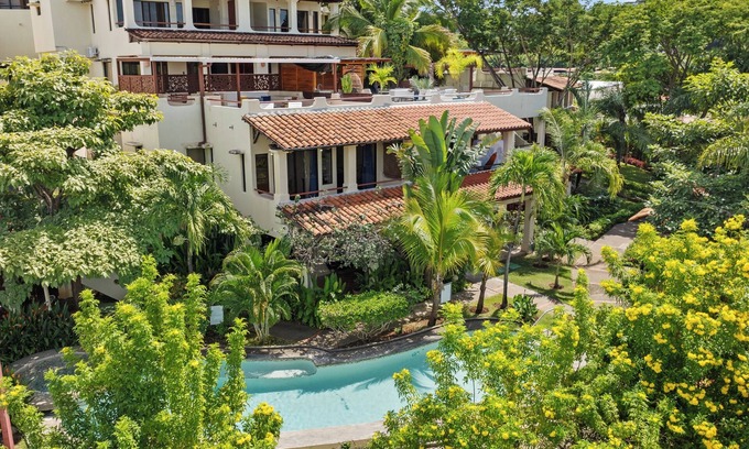 Coco Sunset Hills Condo | Sunshine Escape with a Rooftop Patio
