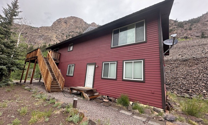 Lake City House | Sunshine Falls home at the gate to Cinnamon Pass with breathtaking views.