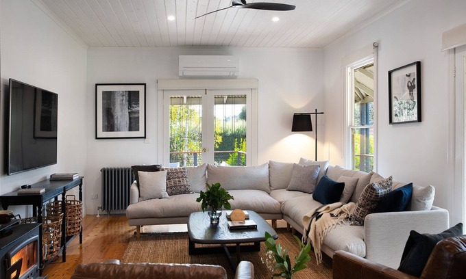 Daylesford House | Sunshine House-Beautiful refurbished 4 Bedrooms with magnificinet gardens