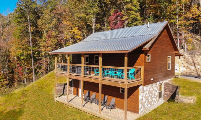 Sevierville Cabin | Sunshine Ridge, Hot Tub, Game Room, $685 FREE tickets each paid day