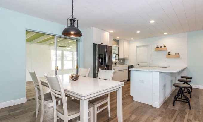 Villas House | Sunshine Stay, Central Fort Myers Gated Yard
