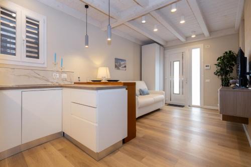 Marzocca Apartment | Sunshine Suite