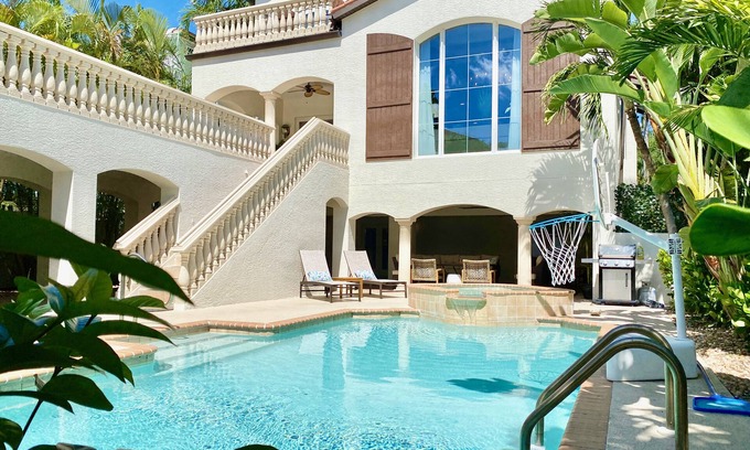 Captiva House | Sunsplashed Villa - Your own private tropical island resort!