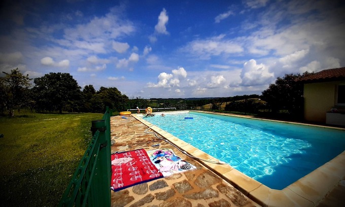 Saint-Martin-de-Fressengeas House | Superb character house with swimming pool & trampoline