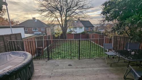 Leeds House | Super 7Bed House - Hot Tub - Large Gathering Meets