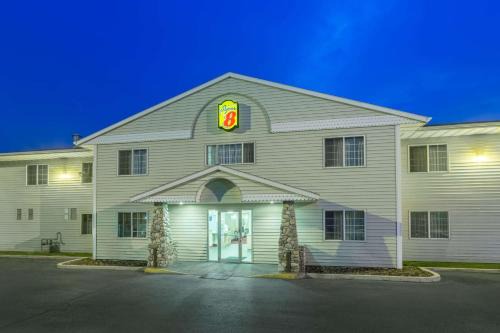 Hamilton Hotel | Super 8 by Wyndham Hamilton