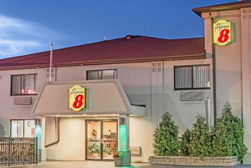 Niagara Falls Hotel | Super 8 by Wyndham Niagara Falls