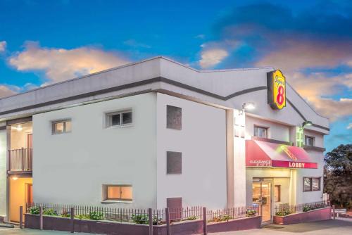 North Bergen Hotel | Super 8 by Wyndham North Bergen NJ/NYC Area