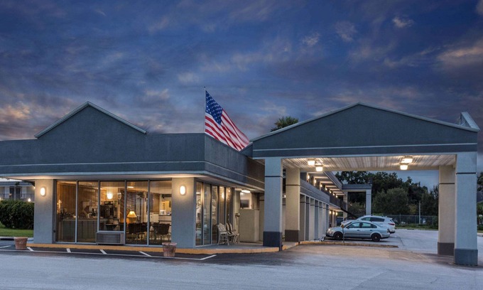 Ocala Hotel | Super 8 by Wyndham Ocala I-75