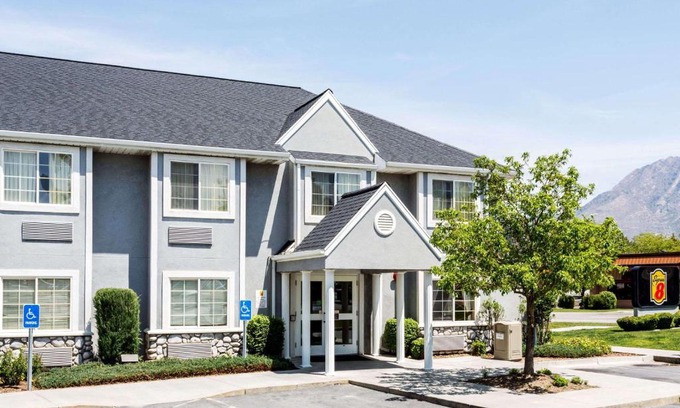 Midvale Hotel | Super 8 by Wyndham Pride Midvale/Midvalley/Salt Lake City