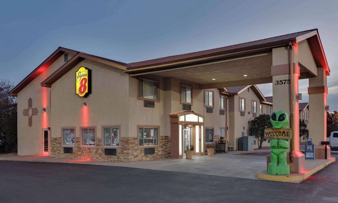 Roswell Hotel | Super 8 by Wyndham Roswell