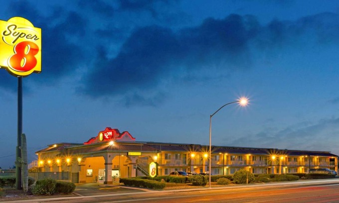Downtown Tucson Hotel | Super 8 by Wyndham Tucson Downtown Convention Center