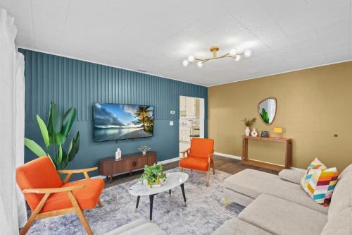 Historic Downtown Kissimmee House | SUPER BOHO - At Lake Toho Fishing VINTaGE VIBEs