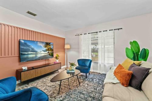 Historic Downtown Kissimmee House | SUPER BOHO - Lake Toho Timeless Charm