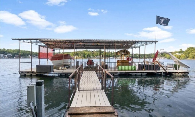Lake Ozark House | SUPER CLEAN! - Great Cove! on 8mm w/SUP & Kayak, dock w/waterslide & tiki bar