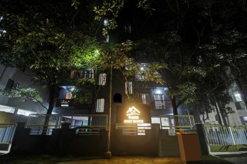 Baner Hotel | Super Collection O Grey House