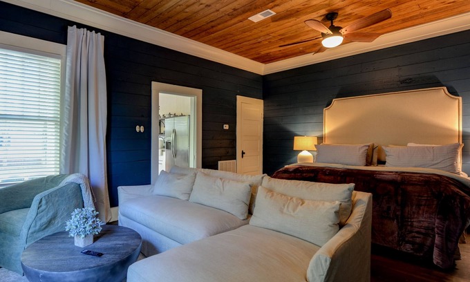 Starkville House | Super Cute Studio - New 2023 Football Rates!