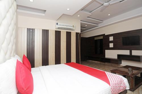 Meerut Hotel | Super Hotel O Subhadra Residency