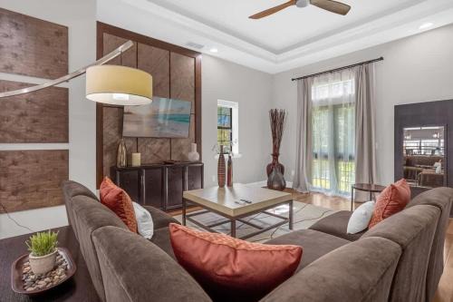 Florida Central Atlantic Coast House | Super Lux 4BR Townhouse - 1 Mile from Disney World- Resort Pool & Jacuzzi , Gym, with Enchanted Garden