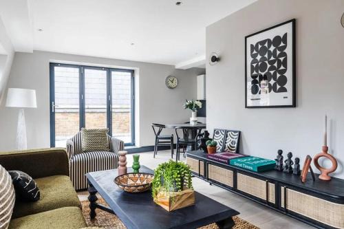 Covent Garden Apartment | Super Luxury 4 Bed Covent Garden Designer Apartment
