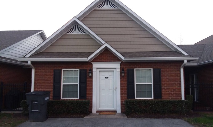 Cookeville Condo | Super nice condo. Rent by day/week/month. Walking distance to bar/restaurant.