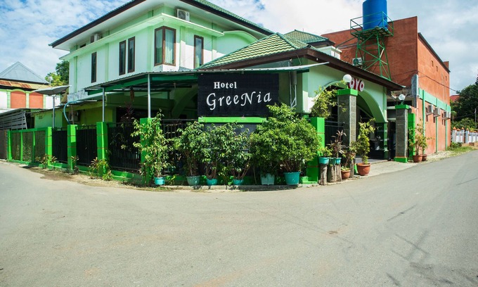 Kupang Hotel | Super OYO 1682 Greenia Hotel