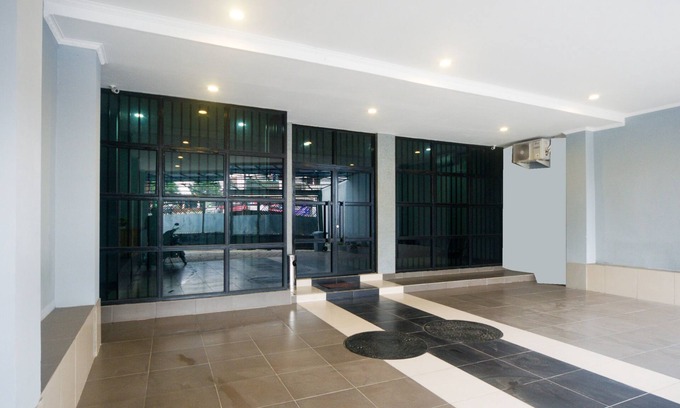 Pondok Aren Hotel | Super OYO 3354 Homia Residence