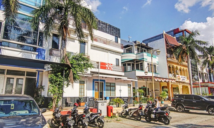 Kelapa Gading Barat Hotel | Super OYO 90422 Mall Of Indonesia